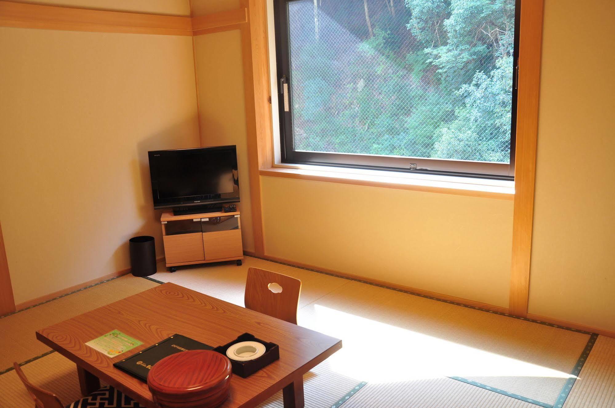 Obokekyo Mannaka Hotel Miyoshi  Exterior photo