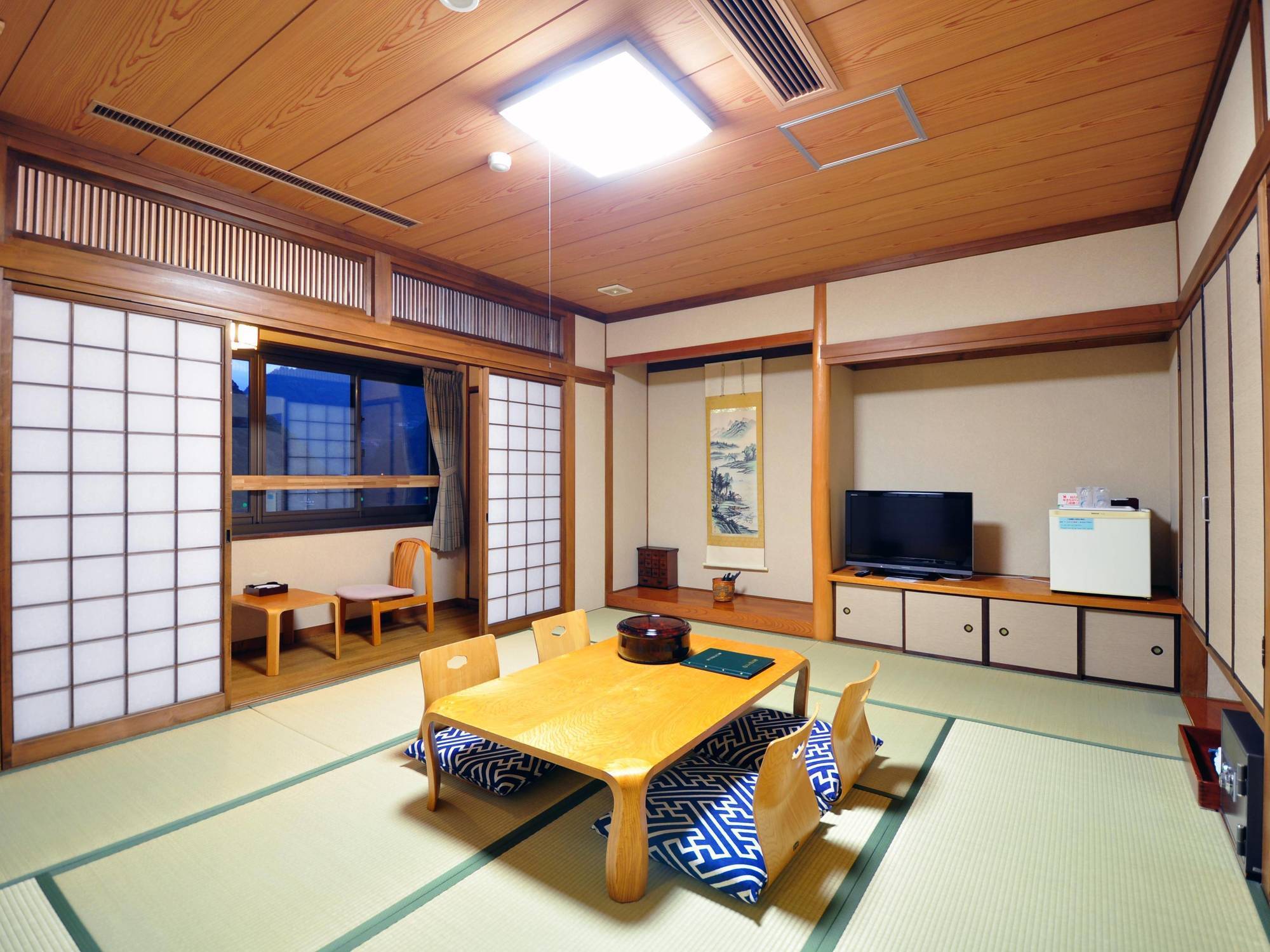 Obokekyo Mannaka Hotel Miyoshi  Exterior photo